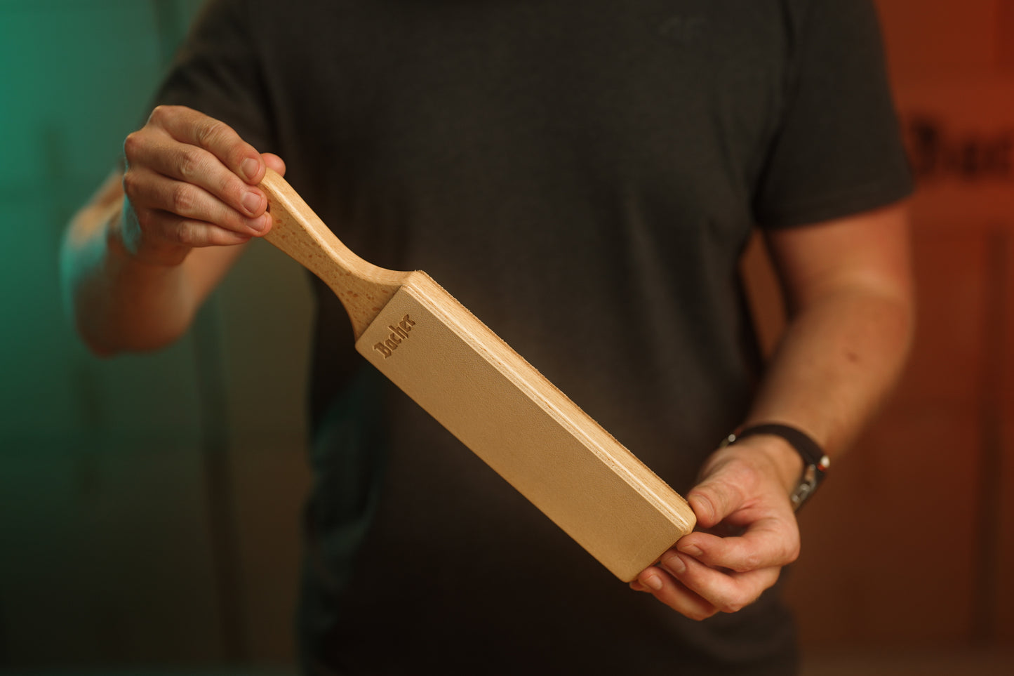 Double-sided leather strop for polishing knives, with a set of honing compounds